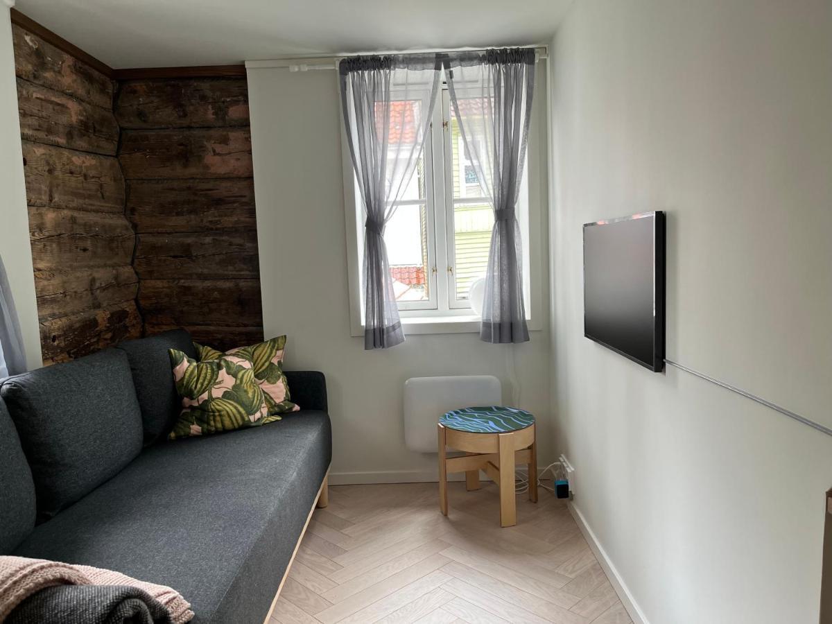 Entire Renovated Apartment From 1780 With Kitchen, Bath, Bedroom, And Living Room In Skuteviken Bergen Bagian luar foto