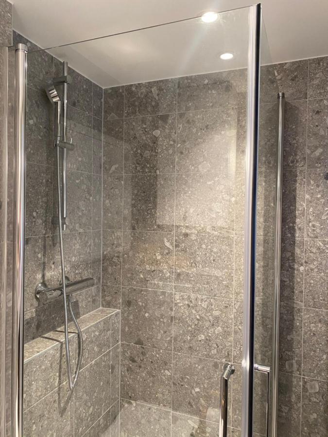 Entire Renovated Apartment From 1780 With Kitchen, Bath, Bedroom, And Living Room In Skuteviken Bergen Bagian luar foto