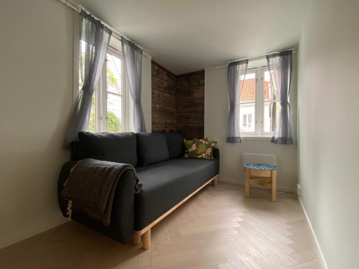 Entire Renovated Apartment From 1780 With Kitchen, Bath, Bedroom, And Living Room In Skuteviken Bergen Bagian luar foto