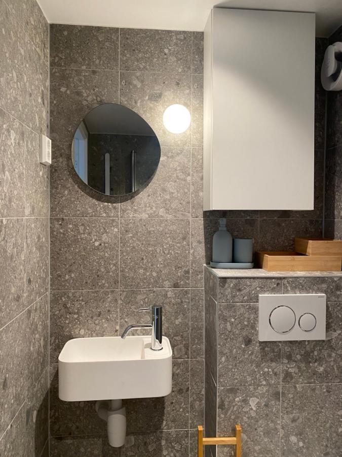 Entire Renovated Apartment From 1780 With Kitchen, Bath, Bedroom, And Living Room In Skuteviken Bergen Bagian luar foto