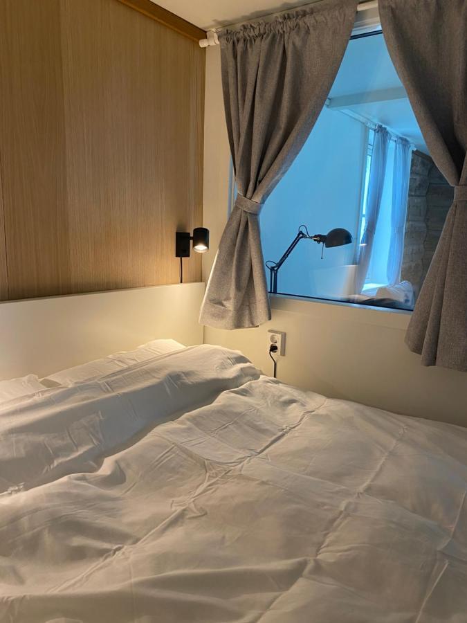 Entire Renovated Apartment From 1780 With Kitchen, Bath, Bedroom, And Living Room In Skuteviken Bergen Bagian luar foto