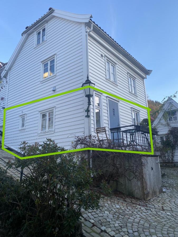 Entire Renovated Apartment From 1780 With Kitchen, Bath, Bedroom, And Living Room In Skuteviken Bergen Bagian luar foto